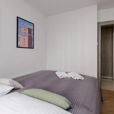 Shortstaypoland Twarda B35